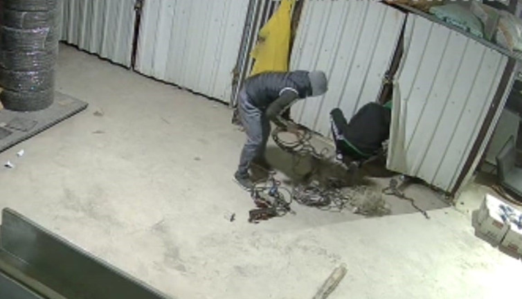 Bursa'da makine çalan hırsızlar kayıplara karıştı