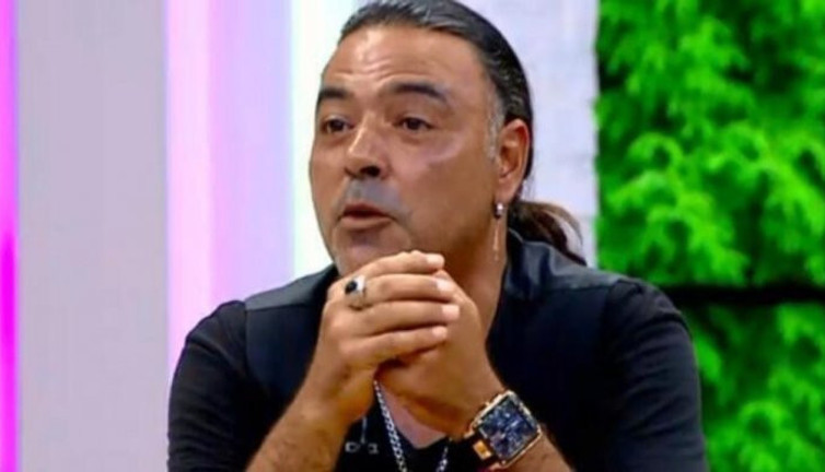 Ozan Orhon 40 günlük bebeğiyle poz verdi. İkinci kez baba olmuştu