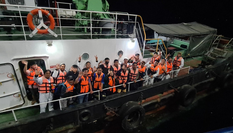 Filipinler'de batan geminin mürettebatını Türkler kurtardı