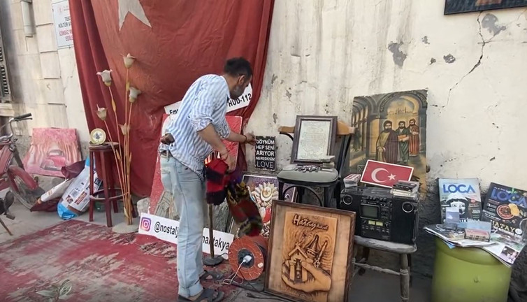 Askerlerin şaşkın bakışları arasında verdiği mesajla izleyenleri şaşırttı