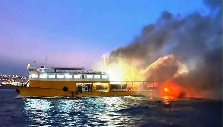 Arabalı feribotta yangın! 30 yolcu dumandan etkilendi