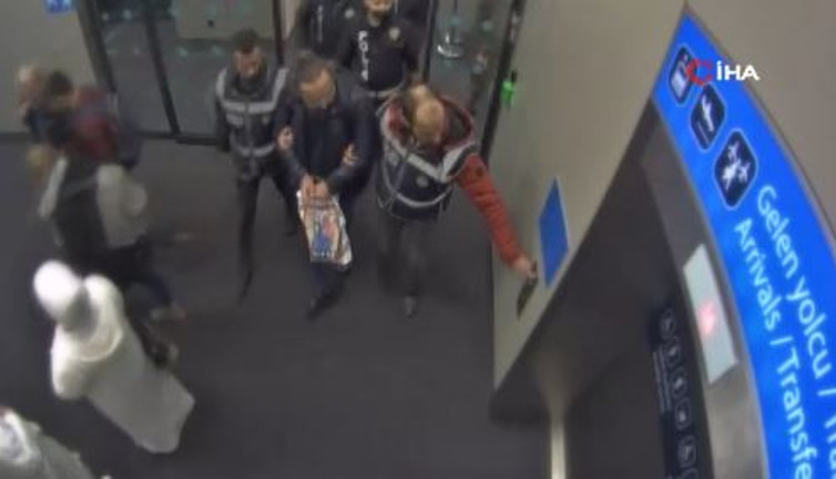 Tacikistan'a kaçtı. Yakalama kararı çıkınca uçaktan indirilmeden İstanbul'a geri yollandı