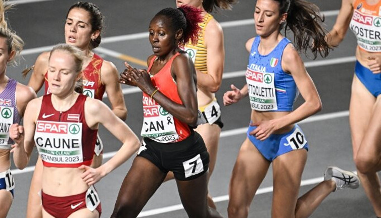 Yasemin Can ve Emine Hatun Mechaal 3000 metrede finalde