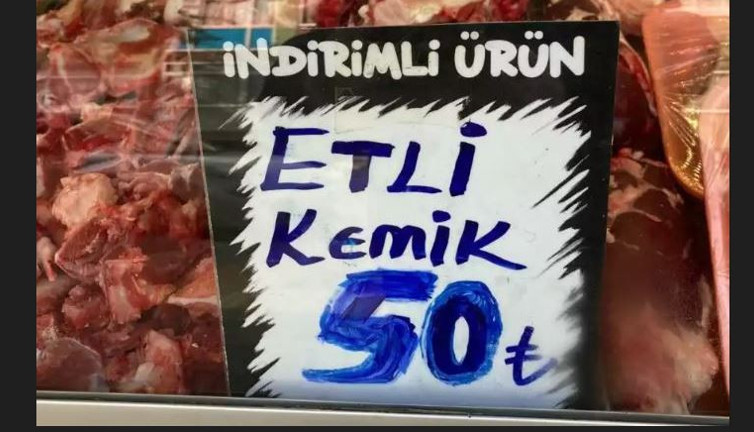 Uçacak denilen Türkiye'de kasapların yeni kampanyası. Et alamayana etli kemik