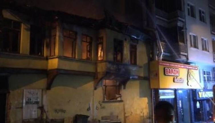 Mahalleliyi sokağa döken yangın (04 Mart 2023)