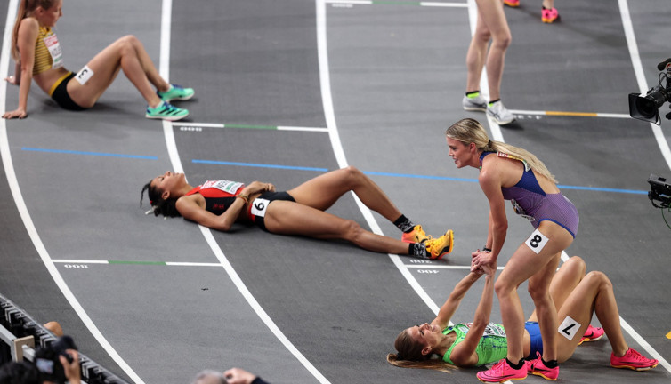 Avrupa Şampiyonu oldu rakiplerinin imdadına koştu