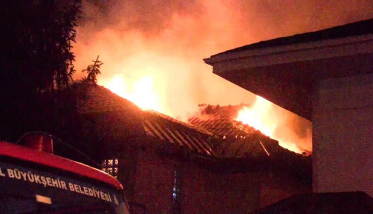 Üsküdar’da lüks villa yangın