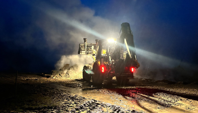 Köyde çıkan yangında 3 ev alevlere teslim oldu