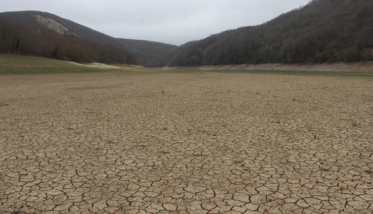 Kimse bu tehlikenin farkında değil. İlla deprem gibi kolonların yıkılması mı gerekiyor?