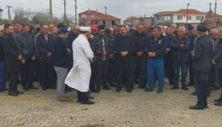 Köylüler yağmur duasında