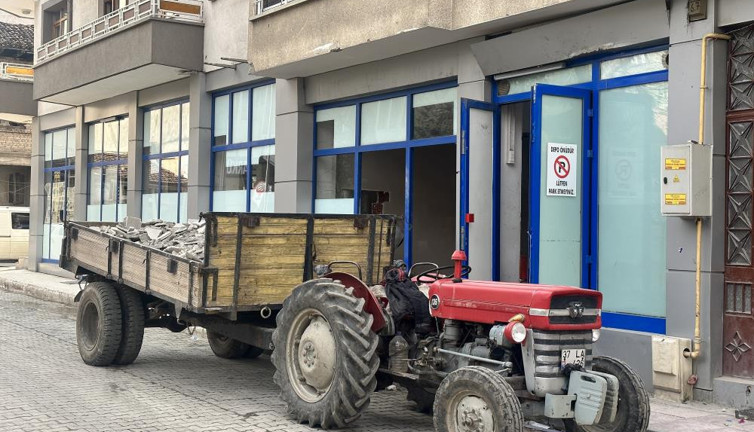 Yapılan ağızları açık bıraktı. BİM'in aynı ilçedeki 2 mağazasına mühür