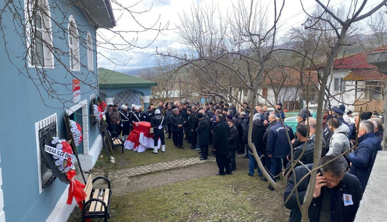 Kalbine yenik düşmüştü. Komiser yardımcısı son yolculuğuna uğurlandı