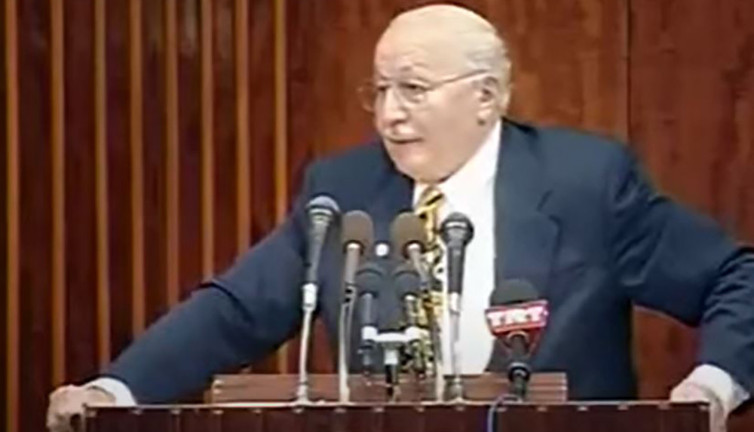 Erbakan CHP ile ittifak olur mu sorusuna yıllar önce bakın nasıl yanıt veriyor. AKP’li Alpay’a twit kaldırtacak Erbakan videosu gönderdiler