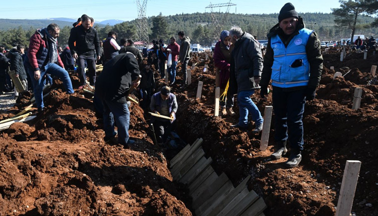 Adli Tıp Uzmanları Derneği: Sadece Kahramanmaraş'ta 425 mezar yeri yeniden açıldı