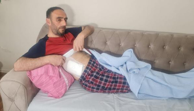 Genç kızı taciz eden yabancı uyruklu kişiye tepki gösterdi, bıçaklandı