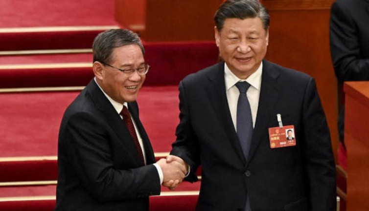 Çin'de Başbakan değişdi. Yeni Başbakan Li Çiang oldu