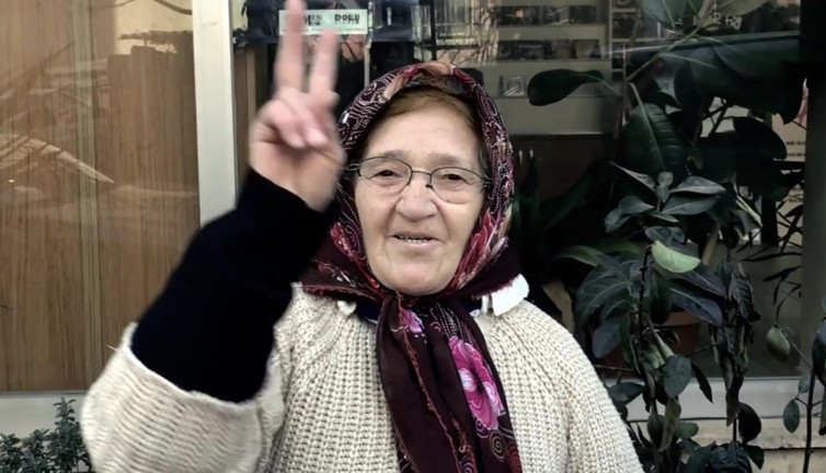 Abdulkadir Selvi'nin ablası ve teyzeoğlu Erdoğan karşıtı klipte oynadı. Ablası oynadı, teyzeoğlu söyledi