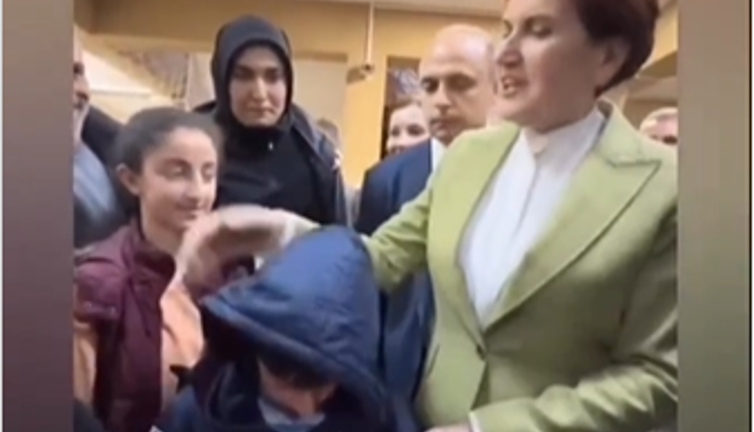 Meral Akşener depremzede çocuğun başlığını açtırmadı