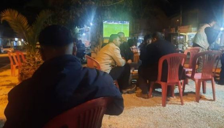 Refüjü kıraathane yaptı