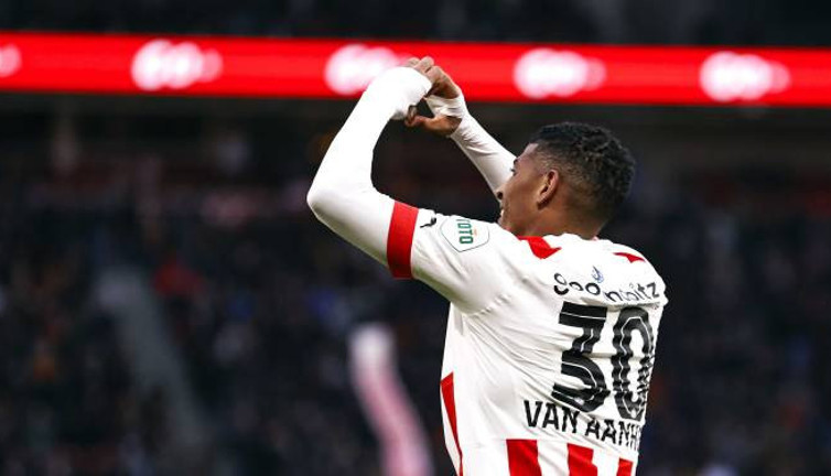 PSV Van Aanholt ile farklı güldü