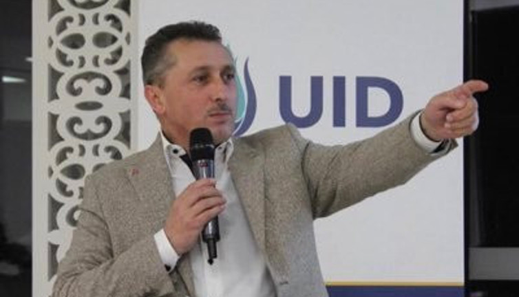 AKP'li Adem Taflan Saadet Partili kadınların 10. Yıl Marşı'nı söylemesinden rahatsız oldu