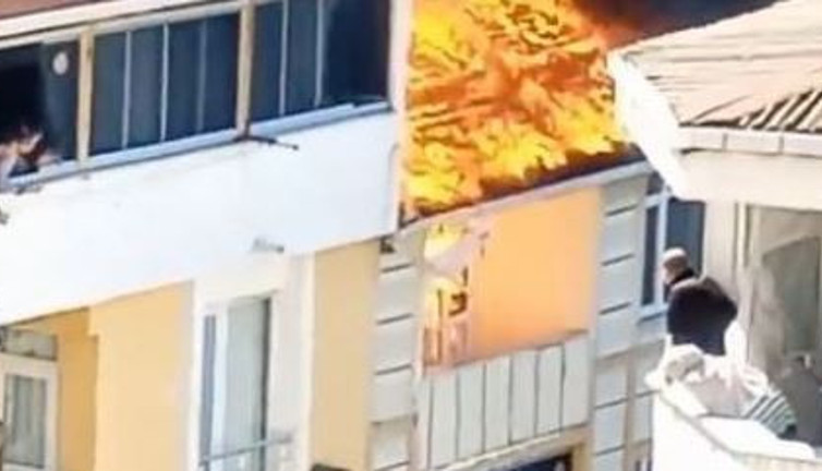 6 binanın çatısı yandı