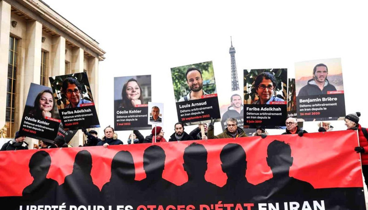 Fransa, İran'ı Viyana Sözleşmesi'ni ihlal etmekle suçladı