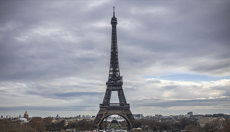 Eyfel Kulesi grev nedeniyle ziyarete kapatıldı