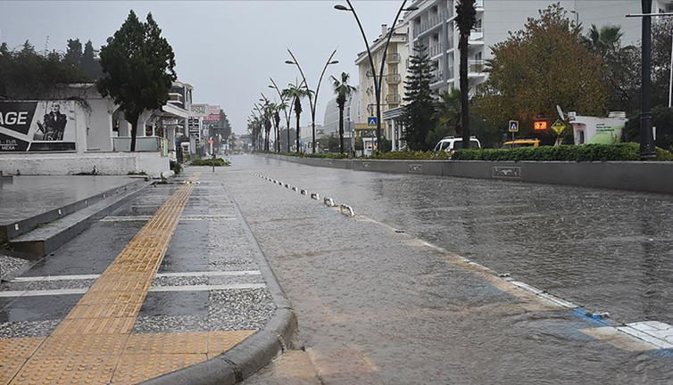 Meteoroloji'den dört il için şiddetli yağış uyarısı