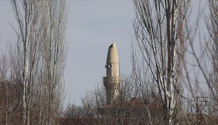 Darende ilçesinde 66 camide hasar oluşturdu