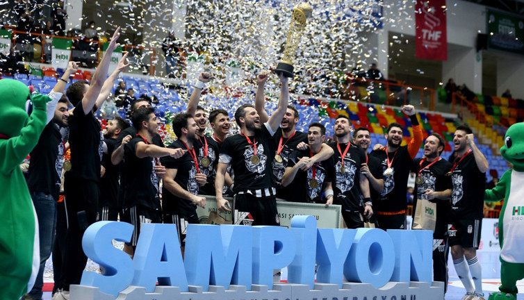 Beşiktaş Yurtbay Seramik şampiyon oldu