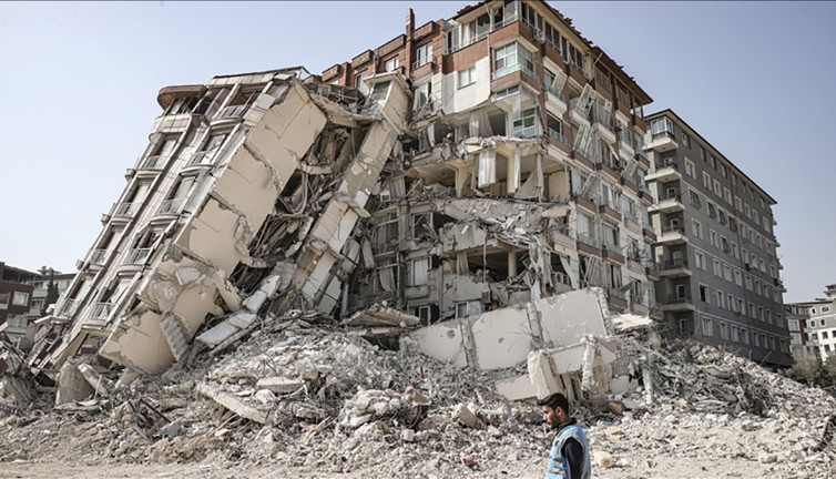 Deprem soruşturmalarında tutuklu sayısı 298’e yükseldi