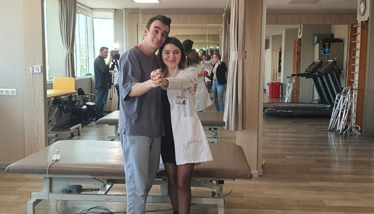 Sergen Deveci 141 gün sonra sahnelere dönüyor! Feci kazada ağır yaralanmıştı