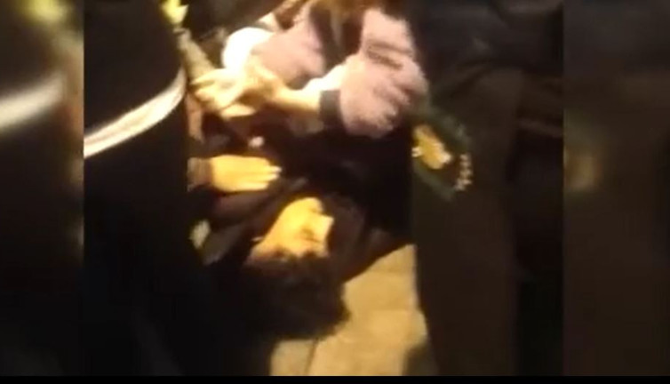 Yolda yürüyen gence kurşun yağmuru