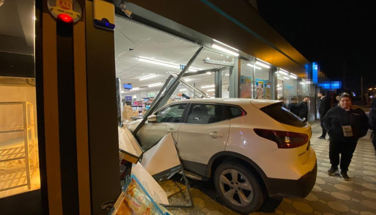 Lüks cipiyle markete daldı