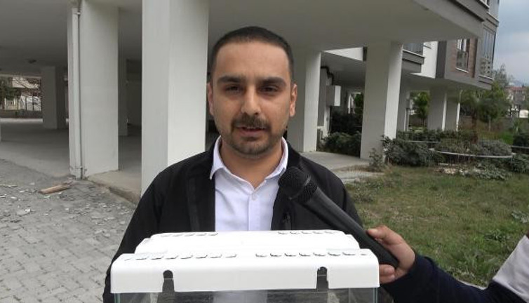 44 gün sonra hasarlı evine girdi. Şaştı kaldı. Hala canlıydılar