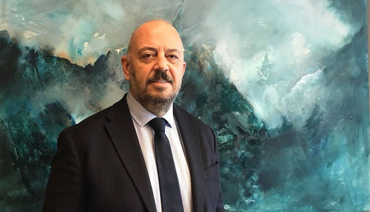 Bakan yardımcısı ünlü bankanın patronu oluyor. Seçim öncesi apar topar satıldı