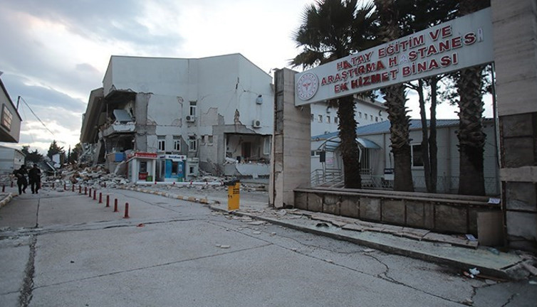 Eski başhekim Hatay Eğitim ve Araştırma Hastanesi için uyarmış: Ödenek yok diyerek adım atmadılar
