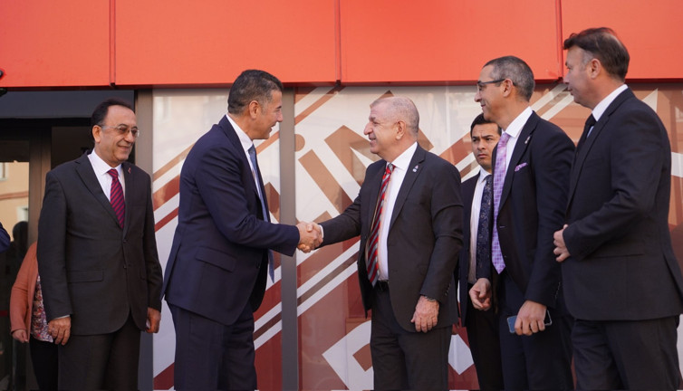 Ümit Özdağ, cumhurbaşkanı adayları Sinan Oğan'ın imza sürecine ilişkin açıklama yaptı