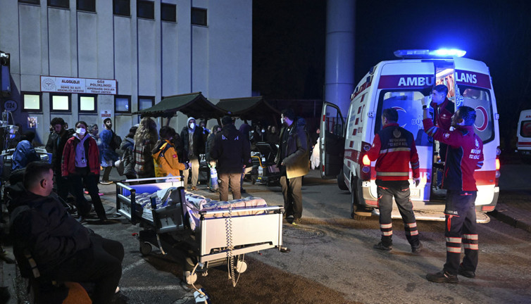 İstanbul Valiliği açıkladı: Hastanede çıkan yangında 1 hasta hayatını kaybetti