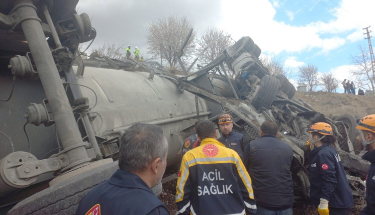 LPG tankeri devrildi: 1 kişi öldü