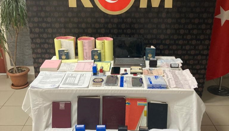 İzmir'de sahte fatura düzenleyen şüphelilere operasyon