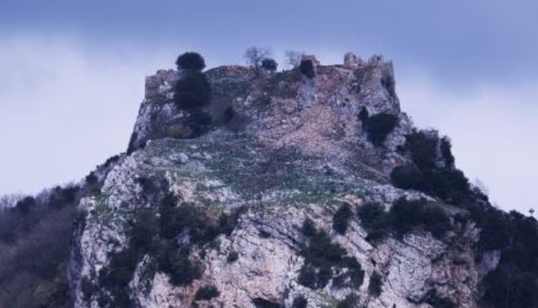 Deprem Şalen Kalesi'nin surlarını da yıktı
