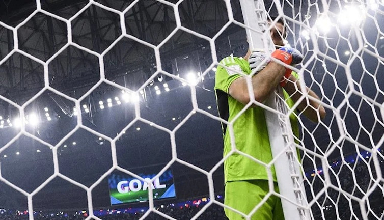 Penaltılarda kalecilere yeni yasak