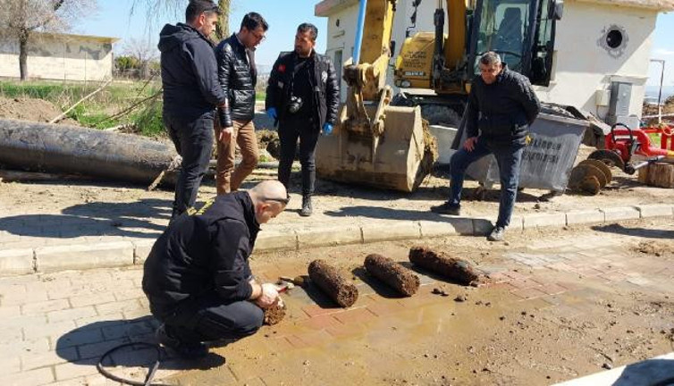 Patlamamış top mermileri kanalizasyon kazısında bulundu