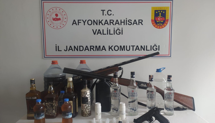 Afyonkarahisar'da kaçak alkol operasyonu: 4 kişi yakalandı