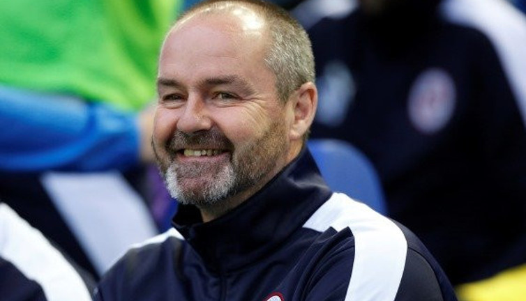 Steve Clarke 2026'ya kadar İskoçya'da. Sözleşmesi uzatıldı