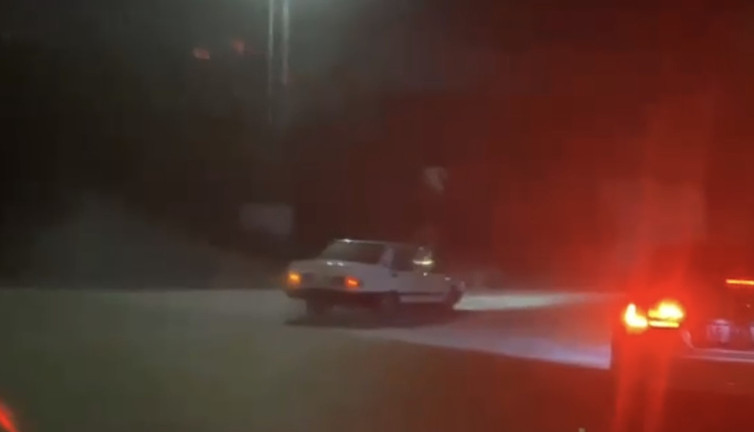 Asfaltı otomobiliyle adeta kazıyan gence rekor ceza