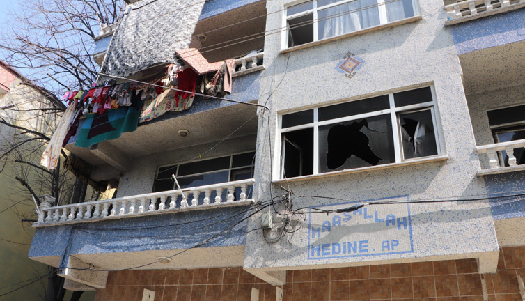 Soba borusu evi yaktı: 2'si bebek, 3 ağır yaralı