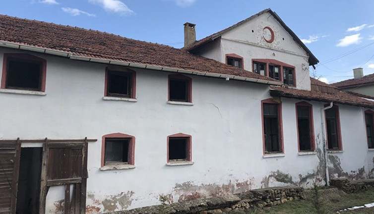 Kızılay Atatürk’ün kurdurduğu tarihi fabrika binasını çürümeye terk etti